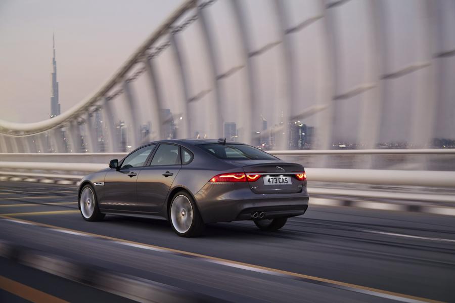  Jaguar XF R-Sport 2015 года  (фото 15 из 22)